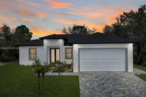 Casa en venta en Lehigh Acres, Florida, 4 dormitorios № 1050880 - foto 1