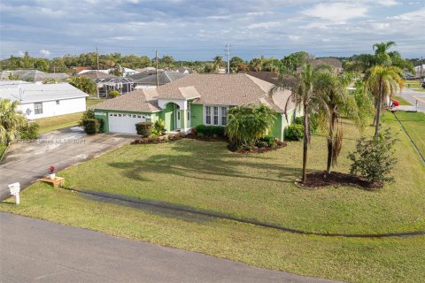 House in Port St. Lucie, Florida 3 bedrooms, 182.83 sq.m. № 1050928 - photo 6