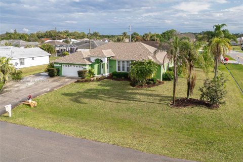 House in Port St. Lucie, Florida 3 bedrooms, 182.83 sq.m. № 1050928 - photo 4