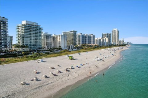 Condominio en venta en Miami Beach, Florida, 5 dormitorios, 427.26 m2 № 1325910 - foto 19