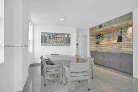 Condo in Miami Beach, Florida, 5 bedrooms  № 1325910 - photo 4