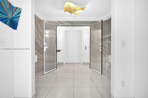 Condo in Miami Beach, Florida, 5 bedrooms  № 1325910 - photo 9