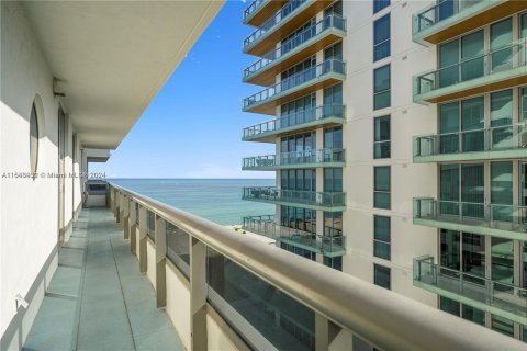 Condo in Miami Beach, Florida, 5 bedrooms  № 1325910 - photo 17