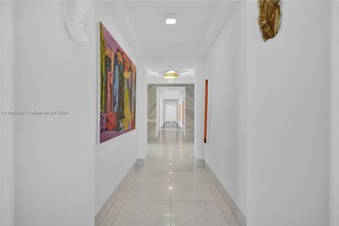 Condominio en venta en Miami Beach, Florida, 5 dormitorios, 427.26 m2 № 1325910 - foto 12