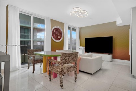 Condominio en venta en Miami Beach, Florida, 5 dormitorios, 427.26 m2 № 1325910 - foto 11