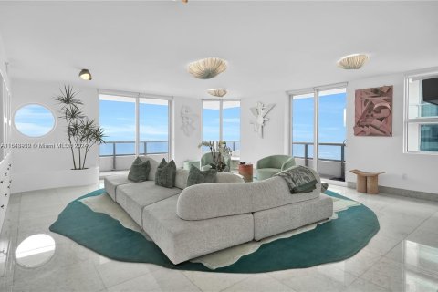 Condominio en venta en Miami Beach, Florida, 5 dormitorios, 427.26 m2 № 1325910 - foto 2