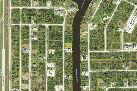 Купить земельный участок в Порт-Шарлотт, Флорида № 1018559 - фото 1