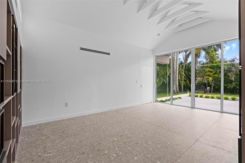 House in El Portal, Florida 4 bedrooms, 216.37 sq.m. № 1059413 - photo 7