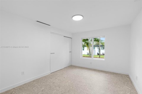 Casa en venta en El Portal, Florida, 4 dormitorios, 216.37 m2 № 1059413 - foto 25