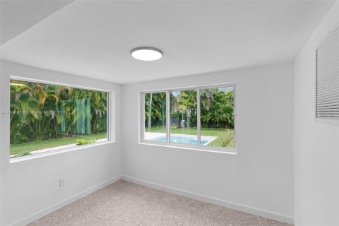 House in El Portal, Florida 4 bedrooms, 216.37 sq.m. № 1059413 - photo 17