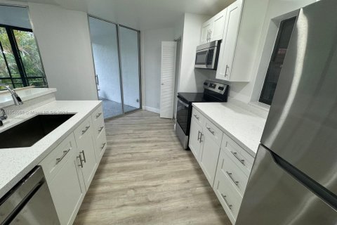 Condo in Sunrise, Florida, 2 bedrooms  № 1348716 - photo 9