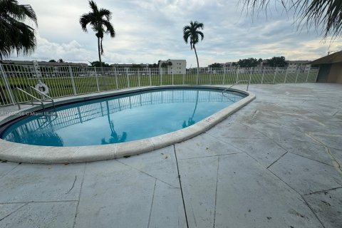 Condo in Sunrise, Florida, 2 bedrooms  № 1348716 - photo 4