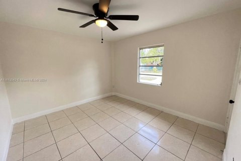 Propiedad comercial en venta en Miami, Florida, 192.68 m2 № 1236339 - foto 19