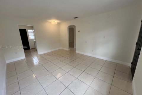 Propiedad comercial en venta en Miami, Florida, 192.68 m2 № 1236339 - foto 16