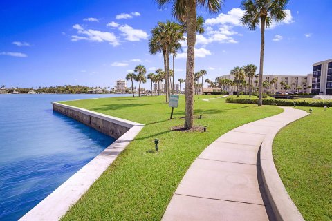 Condo in Tequesta, Florida, 2 bedrooms  № 1210497 - photo 9