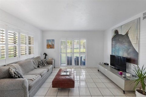 Copropriété à vendre à Deerfield Beach, Floride: 2 chambres, 82.4 m2 № 1073800 - photo 13