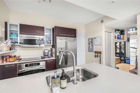 Condo in Miami, Florida, 1 bedroom  № 1399492 - photo 10