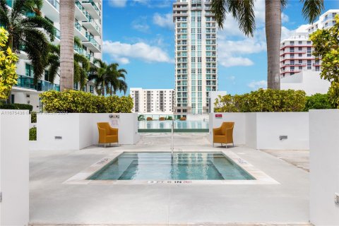 Condo in Miami, Florida, 1 bedroom  № 1399492 - photo 23