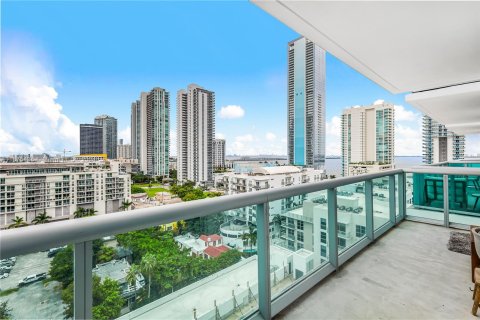 Condo in Miami, Florida, 1 bedroom  № 1399492 - photo 3