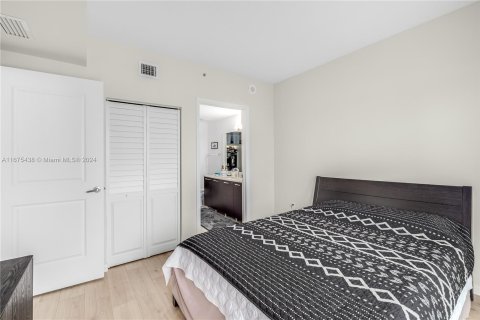 Condo in Miami, Florida, 1 bedroom  № 1399492 - photo 12