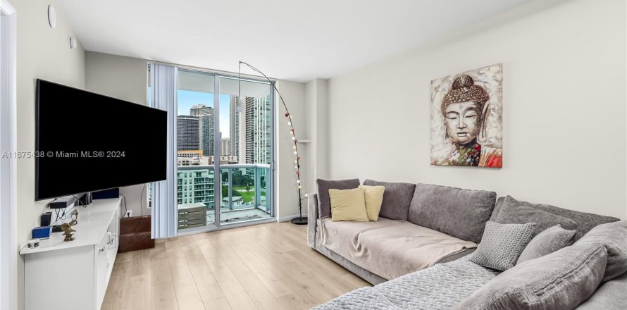 Condominio en Miami, Florida, 1 dormitorio  № 1399492