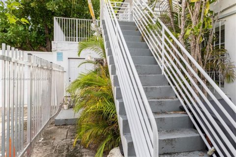 Condo in Miami Beach, Florida, 1 bedroom  № 1399491 - photo 15