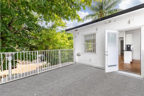 Condo in Miami Beach, Florida, 1 bedroom  № 1399491 - photo 1