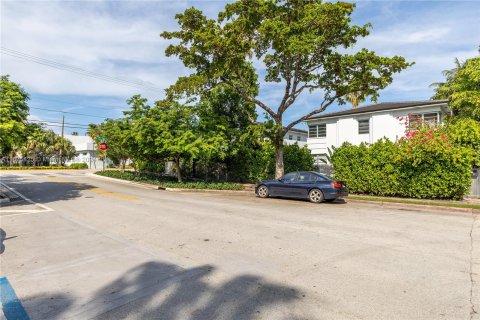 Condo in Miami Beach, Florida, 1 bedroom  № 1399491 - photo 17