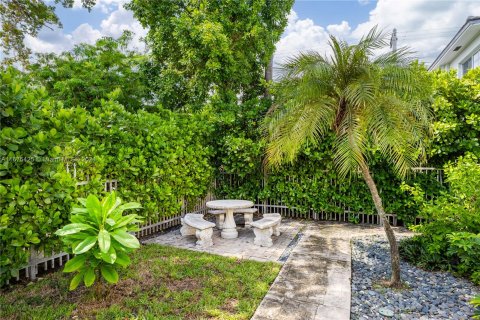 Condo in Miami Beach, Florida, 1 bedroom  № 1399491 - photo 20