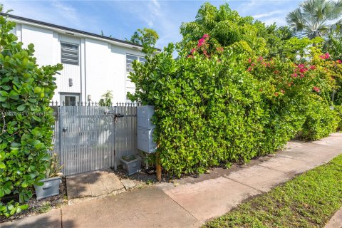 Condo in Miami Beach, Florida, 1 bedroom  № 1399491 - photo 18