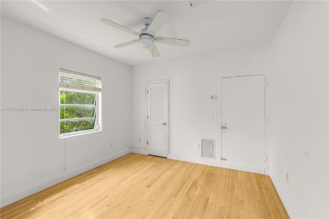 Condo in Miami Beach, Florida, 1 bedroom  № 1399491 - photo 12