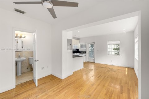 Condo in Miami Beach, Florida, 1 bedroom  № 1399491 - photo 5