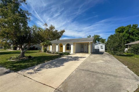 Casa en venta en Port Charlotte, Florida, 2 dormitorios, 82.31 m2 № 1068708 - foto 2