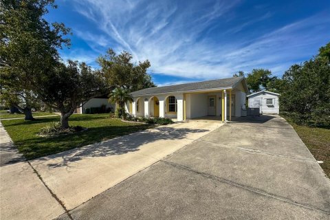 Casa en venta en Port Charlotte, Florida, 2 dormitorios, 82.31 m2 № 1068708 - foto 3