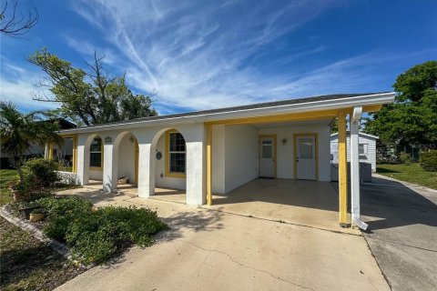 Casa en venta en Port Charlotte, Florida, 2 dormitorios, 82.31 m2 № 1068708 - foto 4