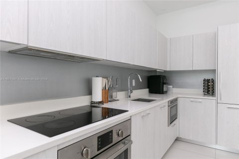 Condo in Miami, Florida, 2 bedrooms  № 1403010 - photo 7