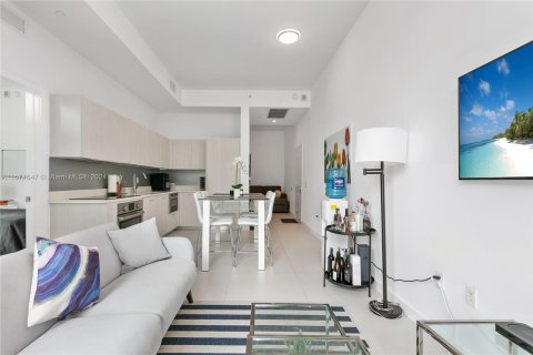 Condominio en venta en Miami, Florida, 2 dormitorios № 1403010 - foto 1