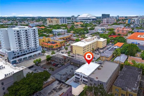 Immobilier commercial à vendre à Miami, Floride: 564.85 m2 № 1309500 - photo 5