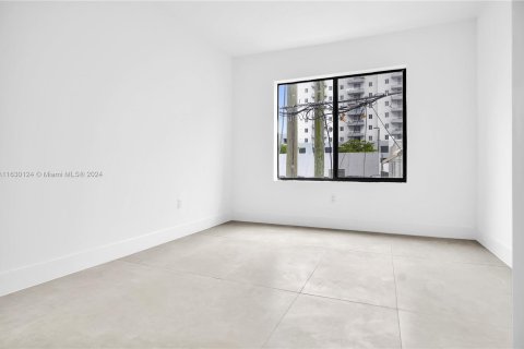 Commercial property in Miami, Florida 564.85 sq.m. № 1309500 - photo 11