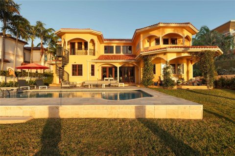 Casa en venta en Golden Beach, Florida, 5 dormitorios, 502.23 m2 № 1035508 - foto 10