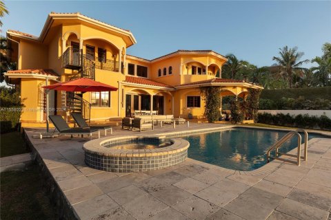 Casa en venta en Golden Beach, Florida, 5 dormitorios, 502.23 m2 № 1035508 - foto 8