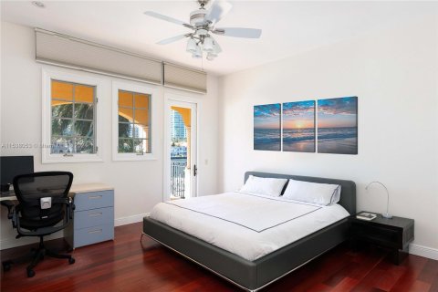 Купить виллу или дом в Голден-Бич, Флорида 5 спален, 502.23м2, № 1035508 - фото 28