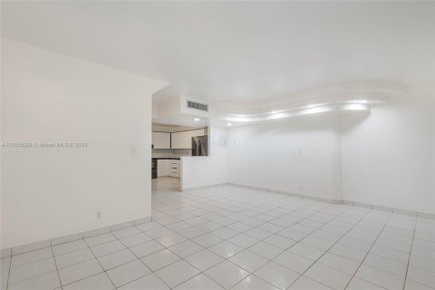 Copropriété à vendre à Aventura, Floride: 3 chambres, 123.56 m2 № 1272769 - photo 10