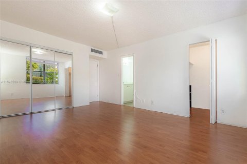 Condo in Aventura, Florida, 3 bedrooms  № 1272769 - photo 21