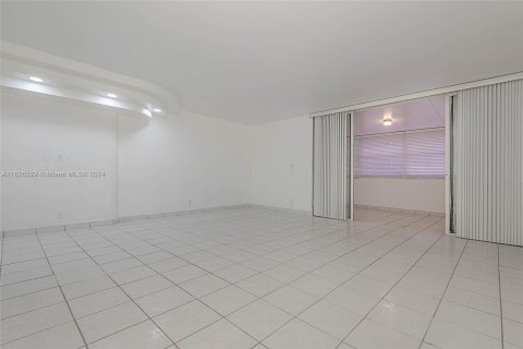 Copropriété à vendre à Aventura, Floride: 3 chambres, 123.56 m2 № 1272769 - photo 6