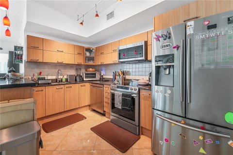 Condo in Miami, Florida, 3 bedrooms  № 1060412 - photo 5