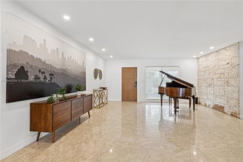 Casa en venta en North Miami, Florida, 3 dormitorios, 238.67 m2 № 1332739 - foto 5