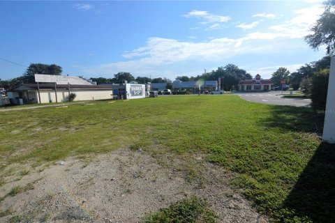 Propiedad comercial en venta en Zephyrhills, Florida, 1105.54 m2 № 1338689 - foto 9