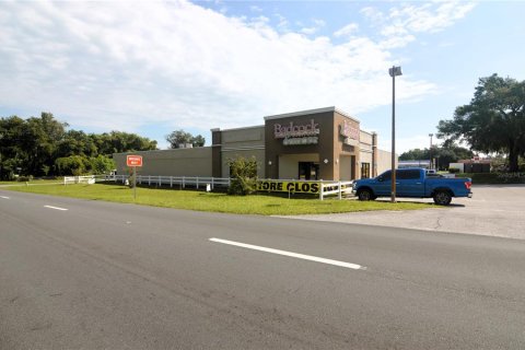 Propiedad comercial en venta en Zephyrhills, Florida, 1105.54 m2 № 1338689 - foto 2