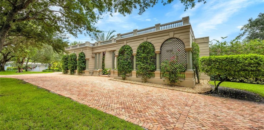 Casa en Coral Gables, Florida 5 dormitorios, 528.24 m2 № 1241135